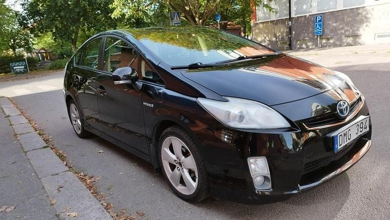 Svart Begagnad 2010 Toyota Prius Halvkombi | 52 000 kr (Marknadspris) - Bild 1/4