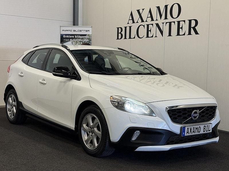 Vit Begagnad 2013 Volvo V40 CC Momentum Kombi | 109 900 kr (Marknadspris) - Bild 1/4
