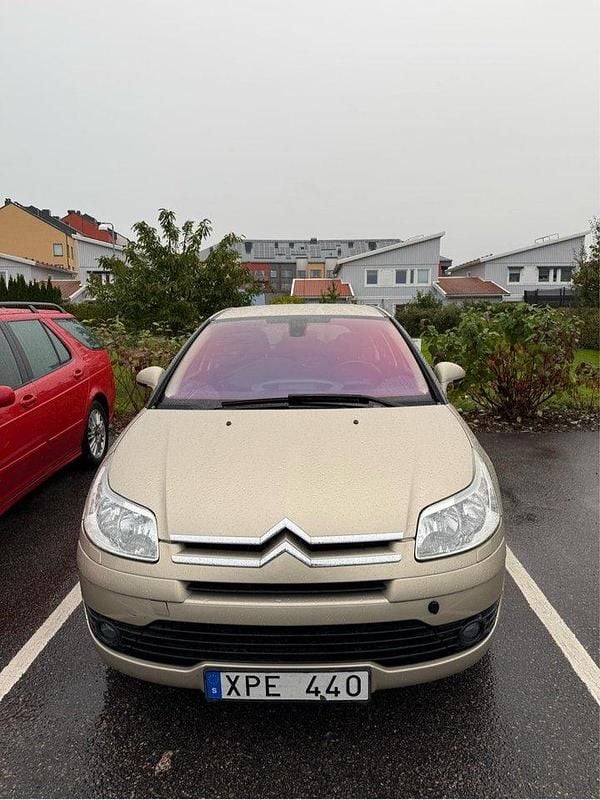 Brun Begagnad 2006 Citroën C4 Halvkombi | 16 500 kr (Marknadspris) - Bild 1/4
