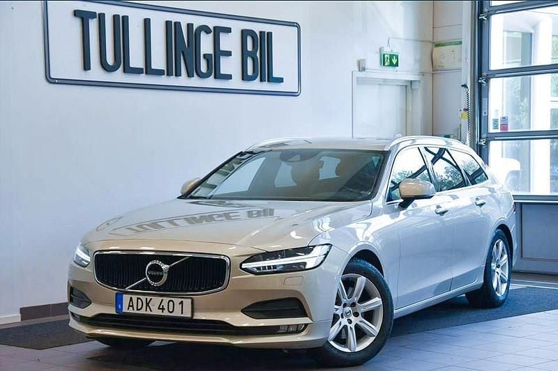 Ljusbrun (brun) Begagnad 2017 Volvo V90 Momentum Kombi | 199 500 kr (Marknadspris) - Bild 1/4