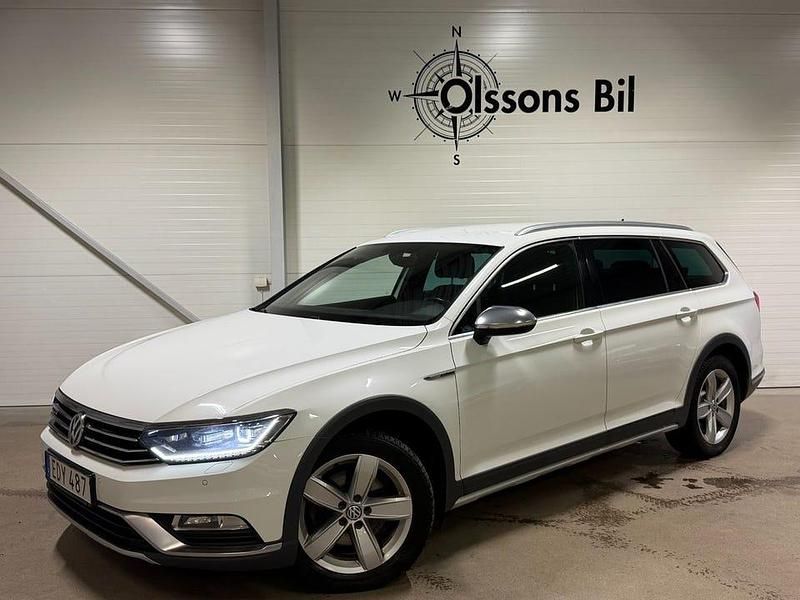 Vit Begagnad 2016 VW Passat Alltrack Kombi | 169 900 kr (Marknadspris) - Bild 1/4