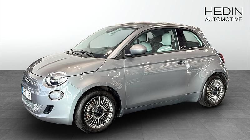 Grå (grey) Begagnad 2022 Fiat 500e Icon Halvkombi | 219 900 kr - Bild 1/4