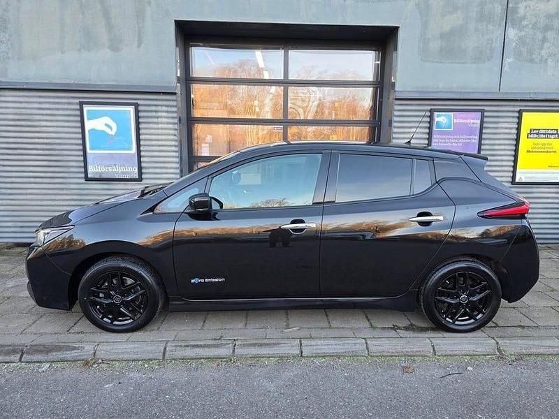 Svart Begagnad 2018 Nissan Leaf 360º Halvkombi | 109 000 kr (Bra pris) - Bild 1/4
