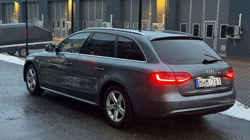 Begagnad Audi A4 136 HK (100 kW) 2012 Grå Kombi