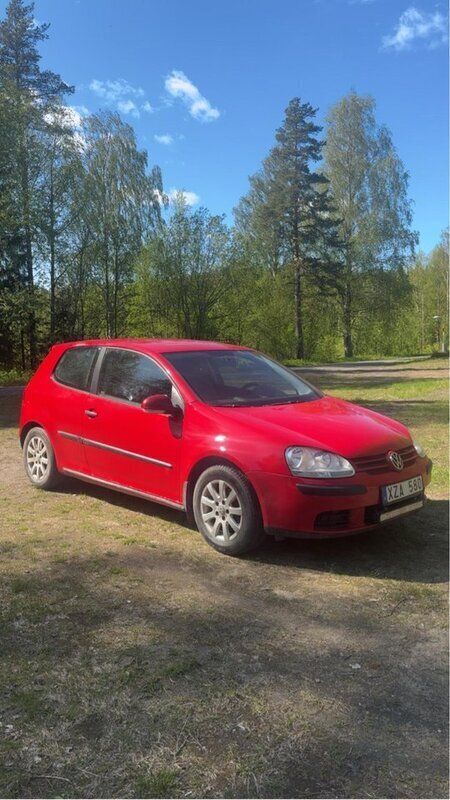 Röd Begagnad 2007 VW Golf V Halvkombi | 40 000 kr - Bild 1/4