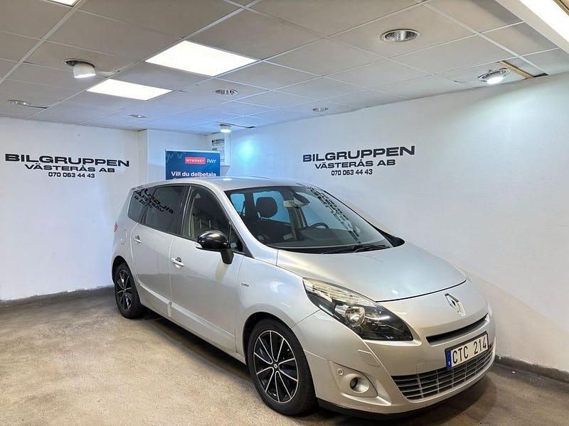 Begagnad Renault Grand Scénic 150 HK (110 kW) 2011 Silver Minibuss