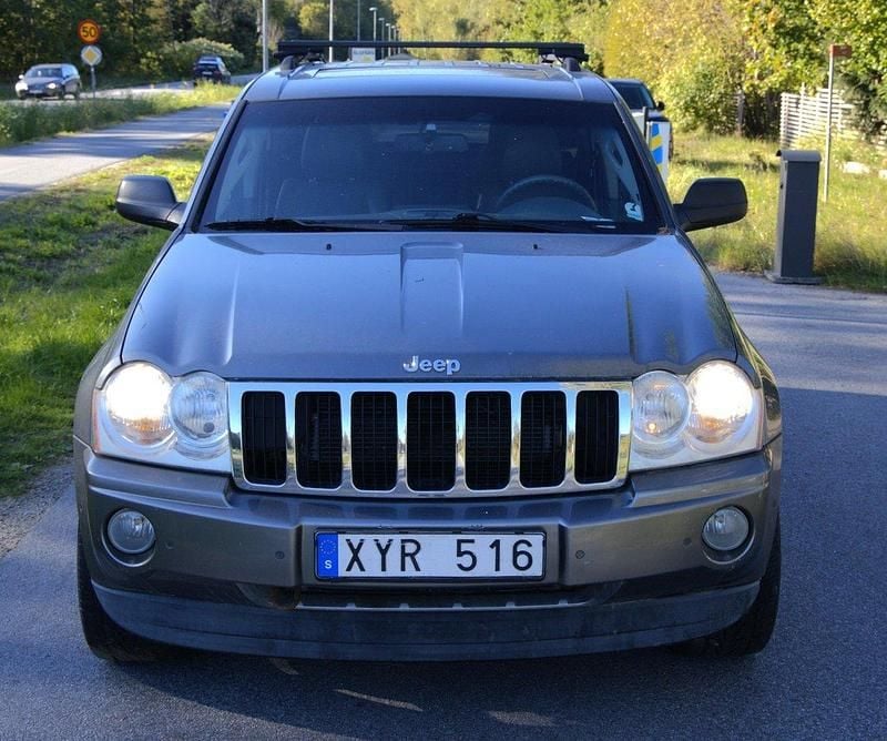 Grå Begagnad 2006 Jeep Grand Cherokee SUV | 77 000 kr - Bild 1/4