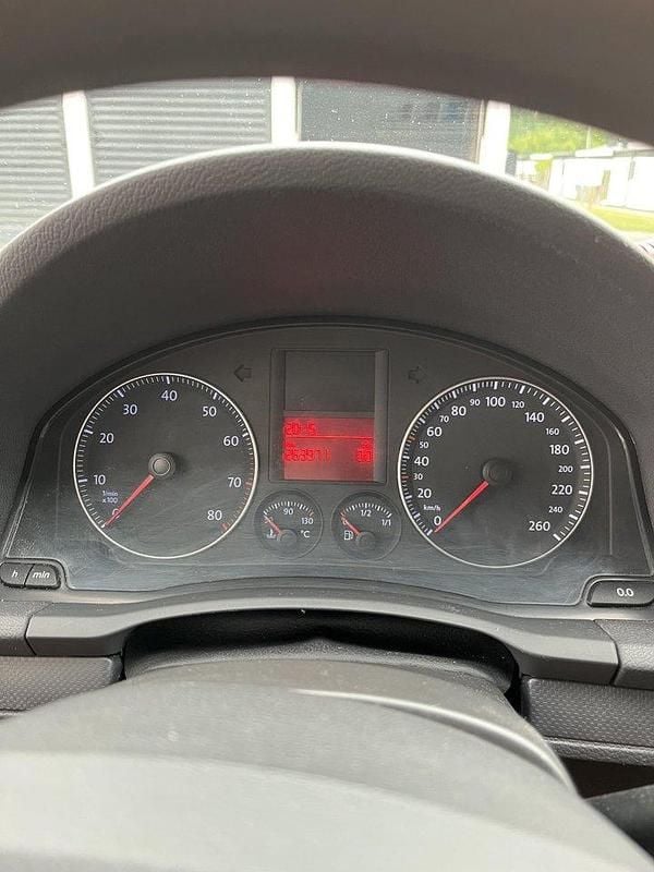 Silver Begagnad 2005 VW Golf IV Trendline Halvkombi | 4 200 kr (Superpris) - Bild 1/4