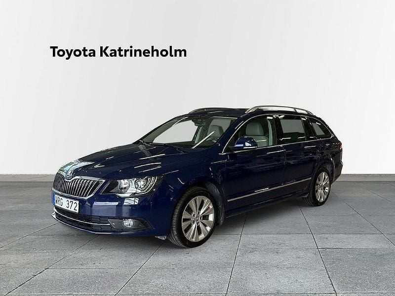 Blå Begagnad 2013 Skoda Superb Kombi | 119 000 kr (Marknadspris) - Bild 1/4