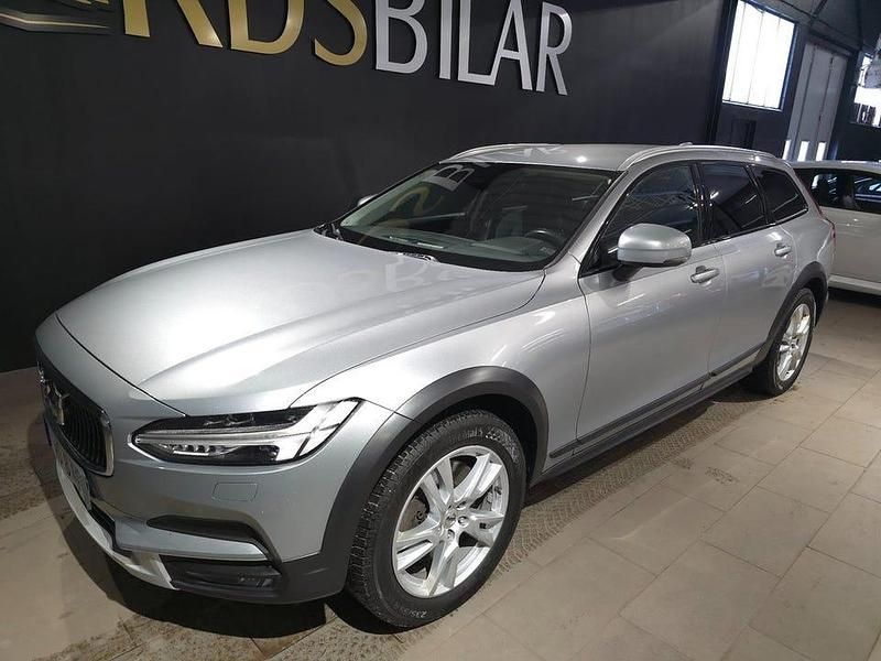 Begagnad Volvo V90 CC Momentum 200 HK (147 kW) 2017 Silver Kombi