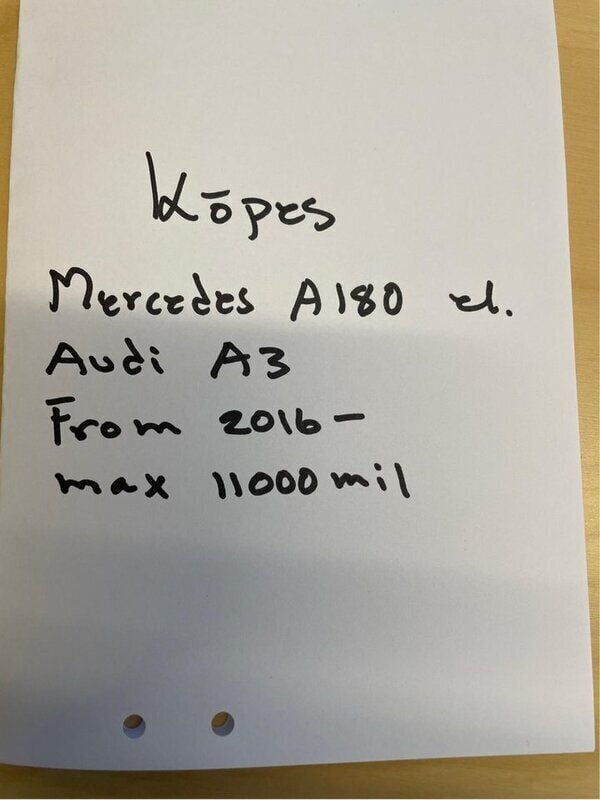 Svart Begagnad 2016 Mercedes A180 Halvkombi | 150 000 kr - Bild 1/1