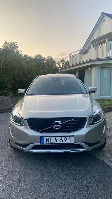 Brun Begagnad 2017 Volvo XC60 Kinetic SUV | 189 999 kr (Superpris) - Bild 1/4