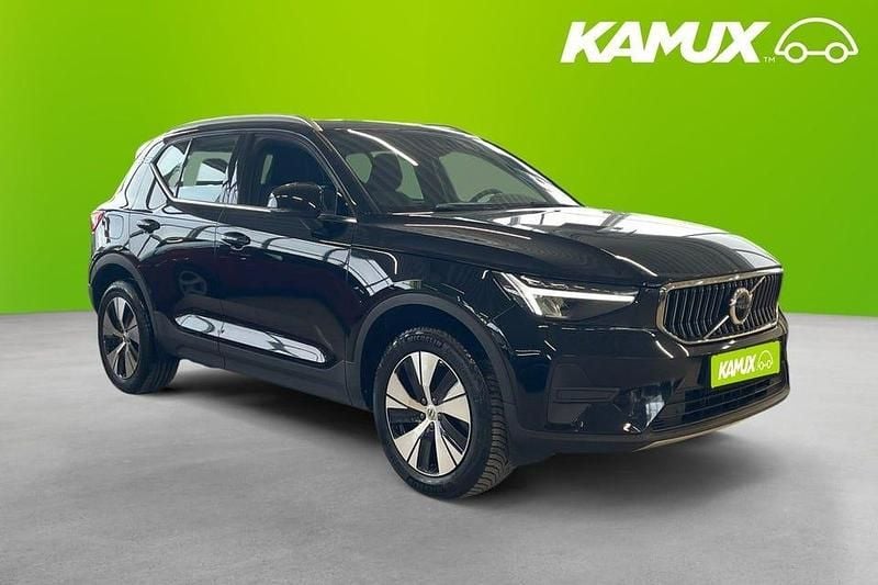 Svart Begagnad 2023 Volvo XC40 Core SUV | 294 700 kr (Marknadspris) - Bild 1/2