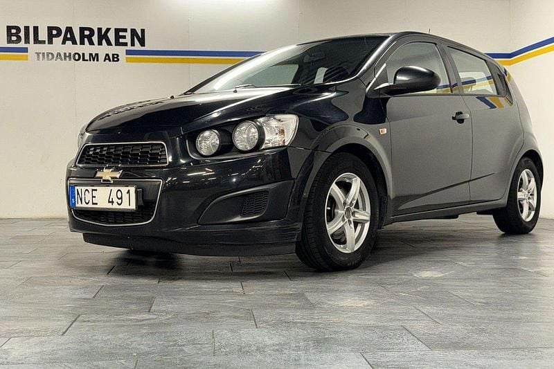 Svart Begagnad 2012 Chevrolet Aveo Halvkombi | 39 500 kr (Marknadspris) - Bild 1/4