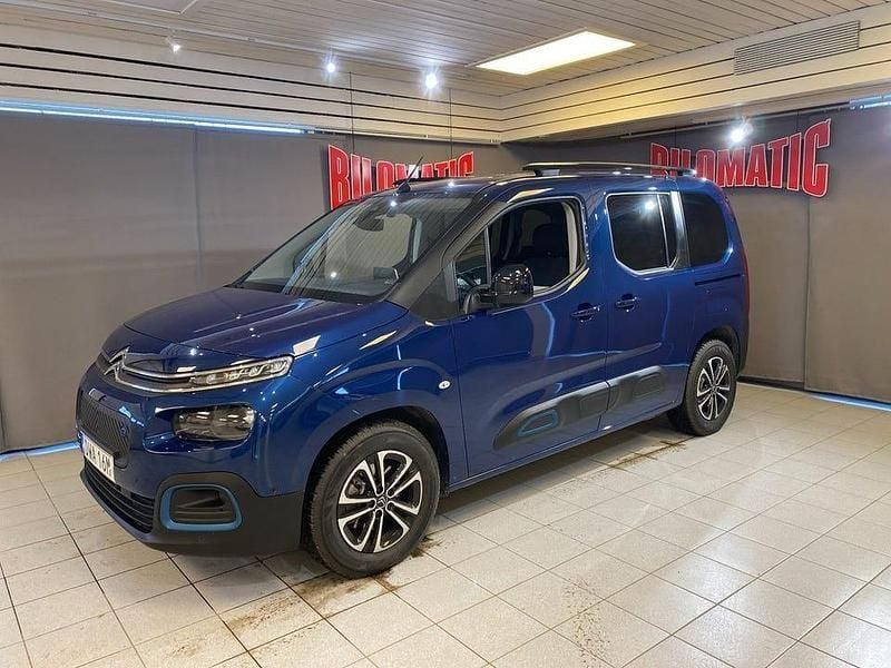 Begagnad Citroën e-Berlingo Shine 100 kW (136 HK) 2023 Blå Minibuss