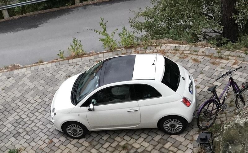Vit Begagnad 2009 Fiat 500 Lounge Halvkombi | 40 000 kr (Bra pris) - Bild 1/4