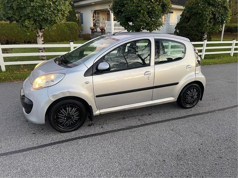 Silver Begagnad 2007 Citroën C1 Halvkombi | 11 500 kr (Lite dyr) - Bild 1/4