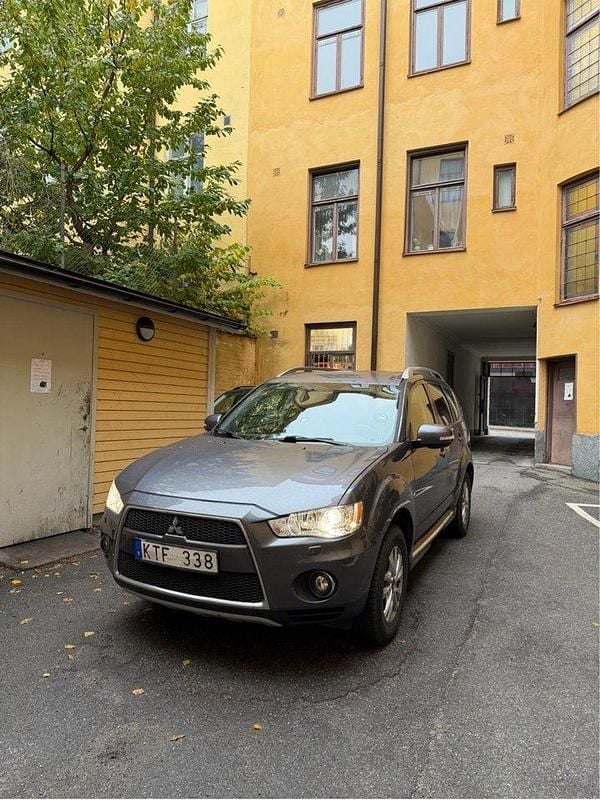 Grå Begagnad 2010 Mitsubishi Outlander SUV | 59 000 kr - Bild 1/4