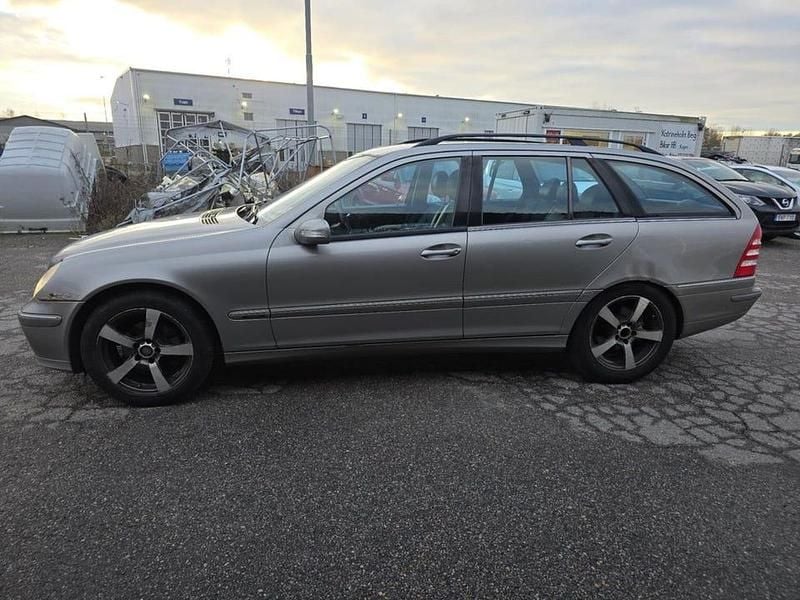 Silver Begagnad 2005 Mercedes C180 Avantgarde Kombi | 17 900 kr (Superpris) - Bild 1/4