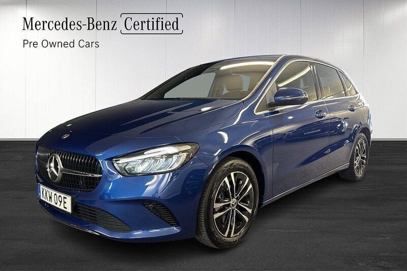 Blå Begagnad 2024 Mercedes B250e Minibuss | 358 900 kr (Superpris) - Bild 1/4