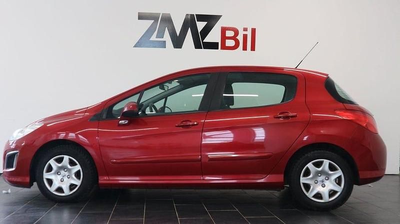 Begagnad Peugeot 308 112 HK (82 kW) 2011 Röd