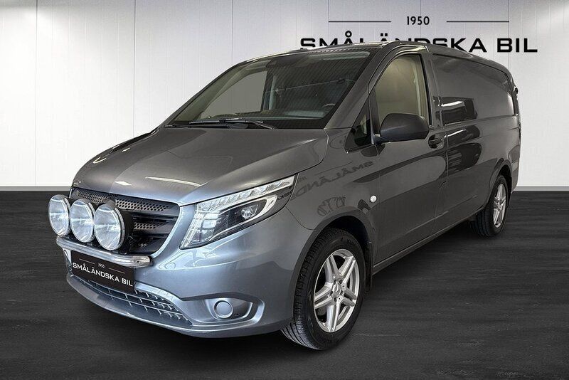 Grå Begagnad 2020 Mercedes Vito Minibuss | 249 000 kr - Bild 1/4