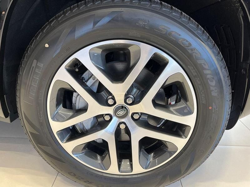 Begagnad Land Rover Defender SE Dynamic 301 HK (221 kW) 2024 Svart SUV