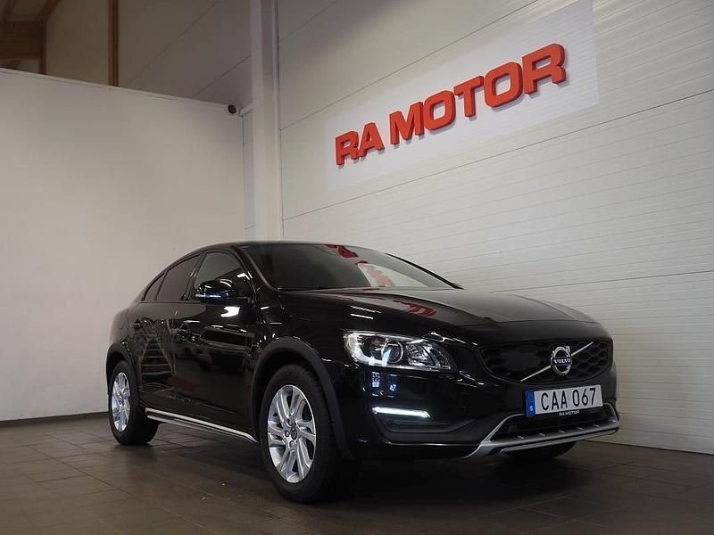 Begagnad Volvo S60 CC Momentum 190 HK (139 kW) 2018 Svart Sedan