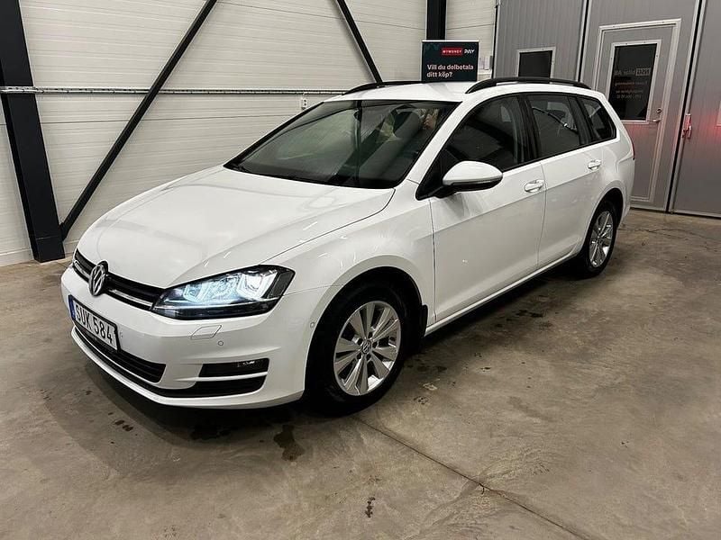 Vit Begagnad 2016 VW Golf VII Kombi | 159 900 kr (Marknadspris) - Bild 1/4