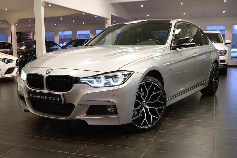 Silver Begagnad 2017 BMW 320 M Sport Sedan | 209 900 kr (Marknadspris) - Bild 1/4