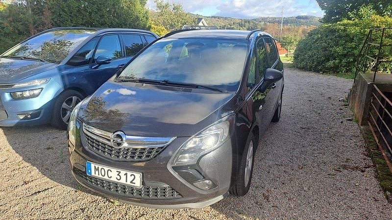 Svart Begagnad 2014 Opel Zafira Tourer Enjoy Minibuss | 79 000 kr (Bra pris) - Bild 1/4
