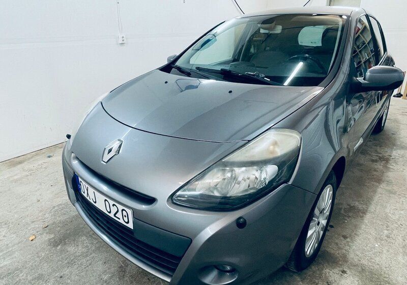 Grå Begagnad 2010 Renault Clio R.S. Halvkombi | 44 900 kr (Lite dyr) - Bild 1/4
