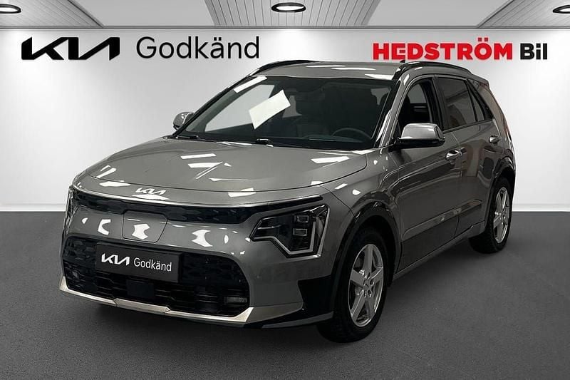 Grå Begagnad 2024 Kia e-Niro Advance SUV | 399 000 kr (Dyr) - Bild 1/4