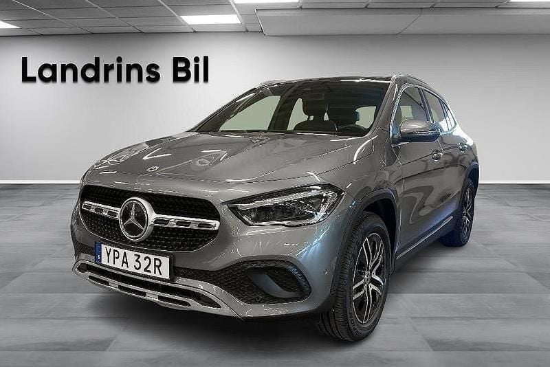 Mörkgrå Begagnad 2023 Mercedes GLA250 SUV | 429 000 kr (Marknadspris) - Bild 1/4