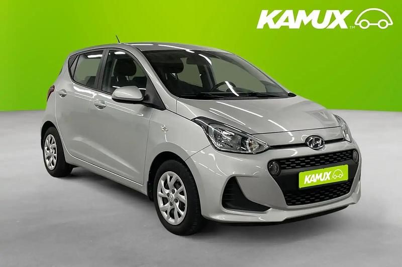 Grå Begagnad 2018 Hyundai i10 Comfort Halvkombi | 104 900 kr (Lite dyr) - Bild 1/4