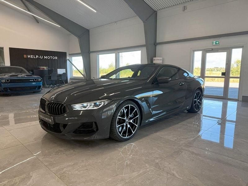 Grå Begagnad 2018 BMW M850 M Sport Sportkupé | 639 000 kr (Lite dyr) - Bild 1/4