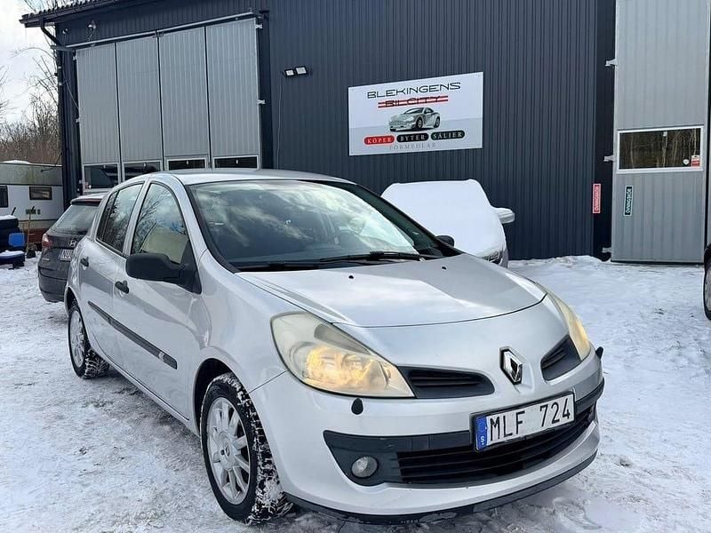 Begagnad Renault Clio R.S. 98 HK (72 kW) 2006 Ljusgrå Halvkombi