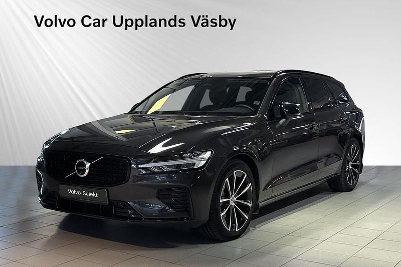 Grå Begagnad 2025 Volvo V60 Plus Kombi | 489 900 kr (Marknadspris) - Bild 1/3