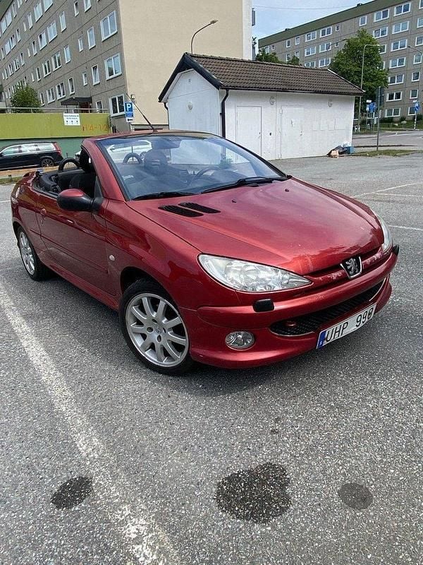 Röd Begagnad 2004 Peugeot 206 CC Cab | 19 900 kr (Superpris) - Bild 1/4