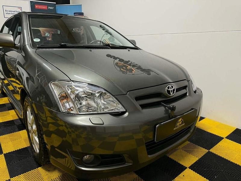 Begagnad Toyota Corolla 110 HK (80 kW) 2005 Grå