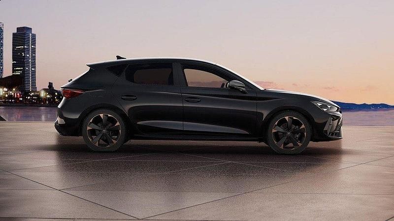 Svart (midnight black metallic) Ny 2025 Cupra Leon Kombi | 441 000 kr (Dyr) - Bild 1/3