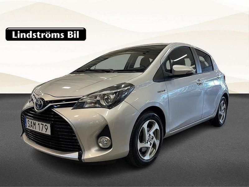Silver Begagnad 2015 Toyota Yaris Hybrid Edition Halvkombi | 147 900 kr (Marknadspris) - Bild 1/3