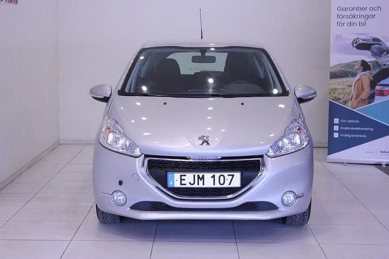 Begagnad Peugeot 208 92 HK (67 kW) 2014 Ljusgrå Halvkombi