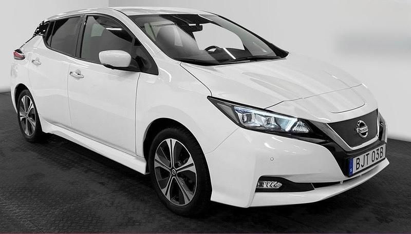 Vit Begagnad 2021 Nissan Leaf N-Connecta Halvkombi | 189 000 kr (Marknadspris) - Bild 1/4