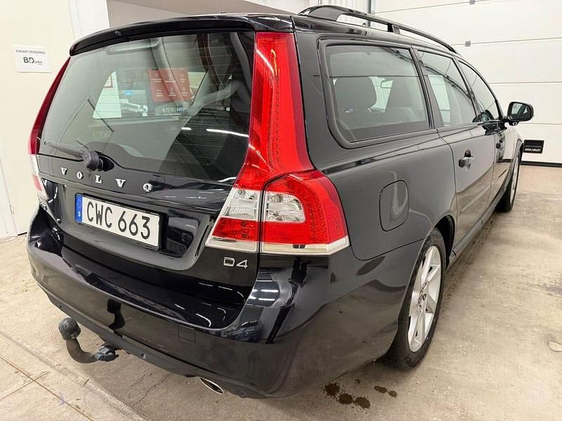 Begagnad Volvo V70 Dynamic 181 HK (133 kW) 2015 Svart (svart metallic) Kombi