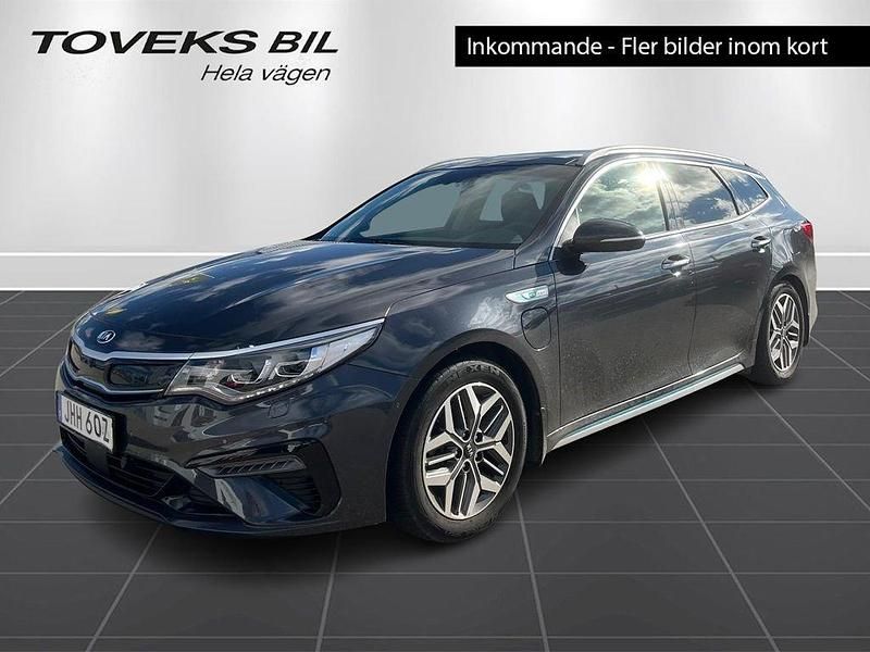 Grå Begagnad 2019 Kia Optima Hybrid 2 Sedan | 234 900 kr (Marknadspris) - Bild 1/4