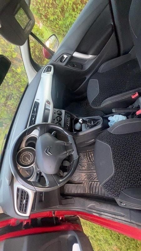 Röd Begagnad 2010 Citroën C3 Halvkombi | 17 000 kr (Marknadspris) - Bild 1/4
