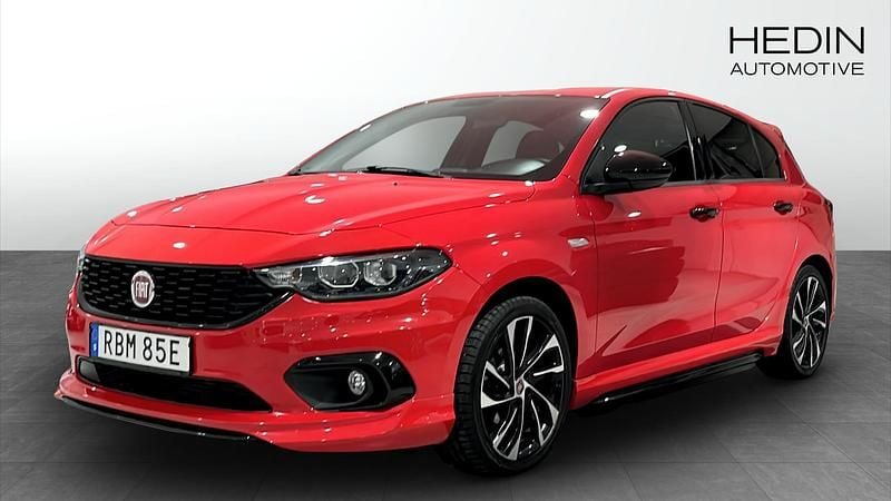 Begagnad 2021 Fiat Tipo Sport Halvkombi | 139 900 kr (Marknadspris) - Bild 1/4