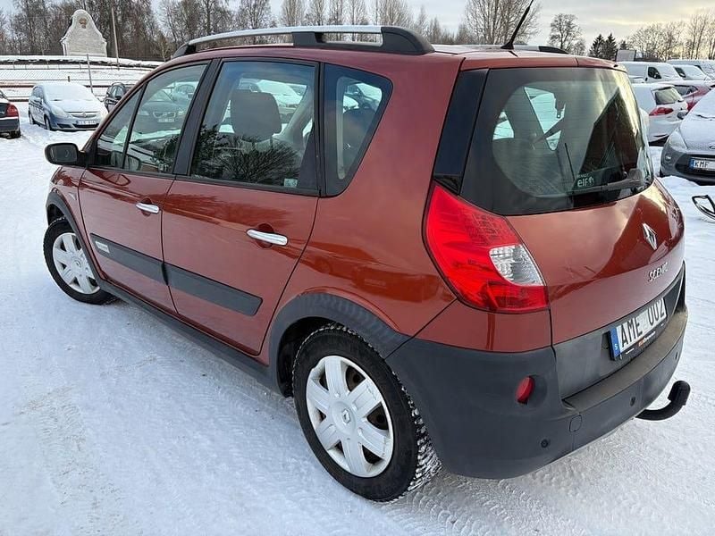 Begagnad Renault Scénic II 135 HK (99 kW) 2007 Röd Minibuss