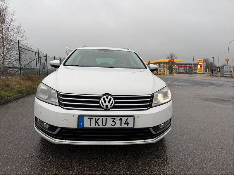 Vit Begagnad 2012 VW Passat GT Kombi | 49 000 kr (Superpris) - Bild 1/4